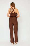 bruine-lurex-jumpsuit-met-glitter-met-gekruiste-bandjes-grace-and-mila-model-achteraanzicht-1