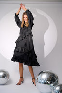 sierra-frill-jurk-black-noella-modelfoto-vooraanzicht-1