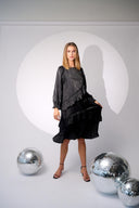 sierra-frill-jurk-black-noella-modelfoto-vooraanzicht-2