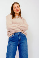 lola-sweater-met-ballonmouwen-beige-sweet-like-you-model-vooraanzicht-1