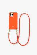 flexibel-gerecycled-iphone-hoesje-oranje-atelje-productfoto-vooraanzicht-3