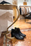 olivia-metallic-enkellaarzen-zwart-met-hak-sweet-like-you-productfoto-zijaanzicht-3