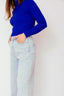jolie-col-rib-top-blauw-rolkraag-elastisch-lange-mouwen-sweet-like-you-model-close-up-1