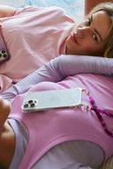 transparant-iphone-hoesje-met-bumper-atelje-model-vooraanzicht-4