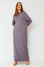 sandra-sweater-maxi-jurk-grijs-ribversieringen-sweet-like-you-model-vooraanzicht-2