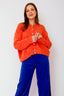 lauren-cardigan-gebreid-oranje-knoopsluiting-ribversieringen-sweet-like-you-model-vooraanzicht-3