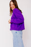 lauren-cardigan-gebreid-paars-knoopsluiting-ribversieringen-sweet-like-you-model-zijaanzicht-1