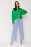 lauren-cardigan-gebreid-groen-knoopsluiting-ribversieringen-sweet-like-you-model-vooraanzicht-2