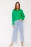lauren-cardigan-gebreid-groen-knoopsluiting-ribversieringen-sweet-like-you-model-vooraanzicht-3