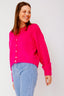 lauren-cardigan-gebreid-fuchsia-knoopsluiting-ribversieringen-sweet-like-you-model-vooraanzicht-2