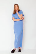 anette-maxirok-lichtblauw-mbym-model-vooraanzicht-2
