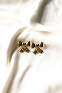 gouden-strik-oorbellen-met-hartje-sweet-like-you-productfoto-vooraanzicht-2