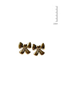gouden-strik-oorbellen-met-hartje-sweet-like-you-productfoto-maat-vooraanzicht-1