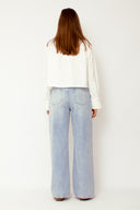 yaslee-blouse-met-knoopsluiting-wit-YAS-model-achteraanzicht