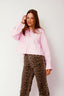 yaslee-blouse-met-knoopsluiting-roze-YAS-model-vooraanzicht 1