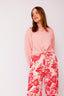noor-sweater-roze-met-koord-studio-amaya-model-vooraanzicht-1