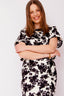 damila-top-met-bloemenprint-mbm-model-vooraanzicht-1