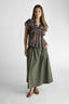 yara-poplin-rok-midi-neo-noir-khaki-model-vooraanzicht-1