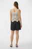 yasnola-knit-top-beige-mouwloos-yas-model-achteraanzicht-2
