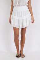 kenia-minirok-franjes-neo-noir-wit-model-vooraanzicht-2