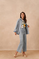 louise-cropped-flare-jeans-sweet-like-you-jeans-model-vooraanzicht-1