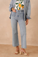 louise-cropped-flare-jeans-sweet-like-you-jeans-model-vooraanzicht-2
