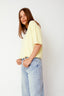charline-sweater-korte-mouwen-geel-sweet-like-you-model-zijaanzicht-1