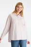 dalma-stripe-blouse-roze-neo noir-model-vooraanzicht-2