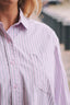 dalma-stripe-blouse-roze-neo noir-model-detail