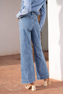 faustinette-cropped-jeans-blauw-sweet-like-you-model-achteraanzicht-2