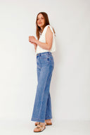 faustinette-cropped-jeans-blauw-sweet-like-you-model-zijaanzicht-1