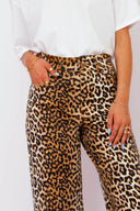 yasleonora-jeans-luipaardprint-yas-model-close-up-2