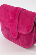 maan-suede-schoudertas-fuchsia-sweet-like-you-productfoto-vooraanzicht-2