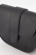 maan-leren-schoudertas-zwart-sweet-like-you-productfoto-vooraanzicht-2