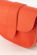 maan-leren-schoudertas-rood-sweet-like-you-productfoto-vooraanzicht-3