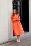 geknoopte-hemdjurk-midi-oranje-sweet-like-you-model-vooraanzicht-1