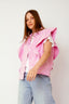 flounce-mouwloos-denim-jasje-roze-sweet-like-you-model-vooraanzicht-1