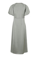 illana-satijnen-maxi-jurk-groen-pofmouw-v-hals-neo-noir-productfoto-achteraanzicht-1