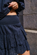 line-broderie-rok-neo-noir-navyblauw-model-detail-1