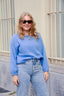 rosie-gebreide-trui-sweet-like-you-sky-blue-hemelsblauw-1