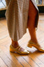 mary-jane-hakken-goud-met-verstelbare-bandjes-sweet-like-you-model-zijaanzicht-3