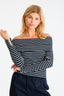 gestreepte-donkerblauwe-blouse-off-shoulder-neo-noir-model-vooraanzicht-1