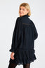 neo-noir-katoenen-blouse-lange-mouwen-model-achteraanzicht