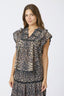jayla-leopard-voile-top-bruin-v-hals-mouwloos-neo-noir-model-vooraanzicht-1
