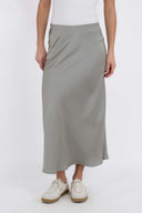 Bovary Satijnen Midi Rok Smoke Green Lichtgroen | Neo Noir