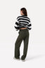 becky-gebreide-trui-zwart-wit-another-label-model-achteraanzicht-1