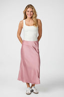 bovary-satijnen-midirok-neo-noir-evening-rose-modelfoto-vooraanzicht-2