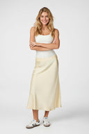 bovary-satijnen-midirok-neo-noir-light-yellow-modelfoto-vooraanzicht-1