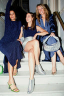bovary-satijnen-midi-rok-midnight-blue-donkerblauw-neo-noir-lookfoto-vooraanzicht-3