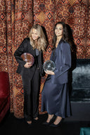 bovary-satijnen-midi-rok-midnight-blue-donkerblauw-neo-noir-lookfoto-zijaanzicht-1
